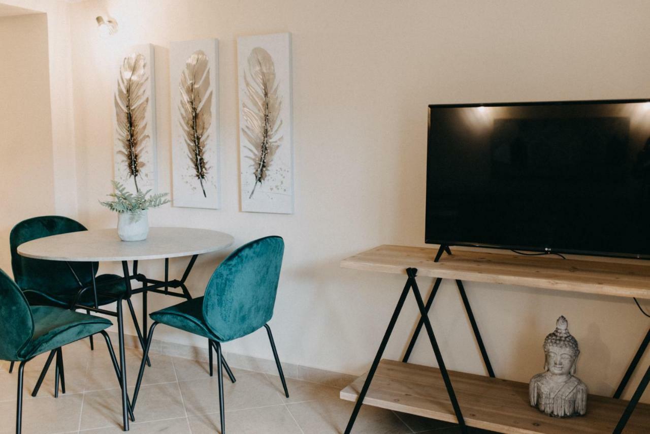 Best House, Central Luxury Apartment, Agiou Nikolaou, Patra Bagian luar foto
